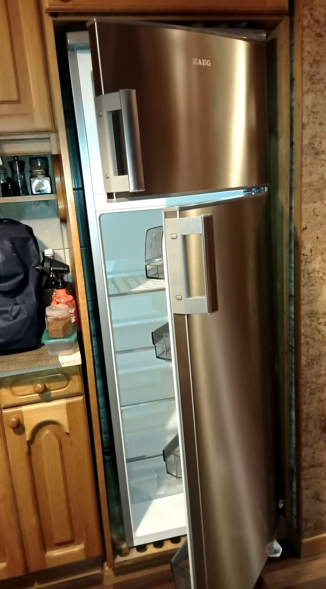 Sprzedam używaną i sprawną Lodówkę AEG model CT 280,kolor Inox/srebrny