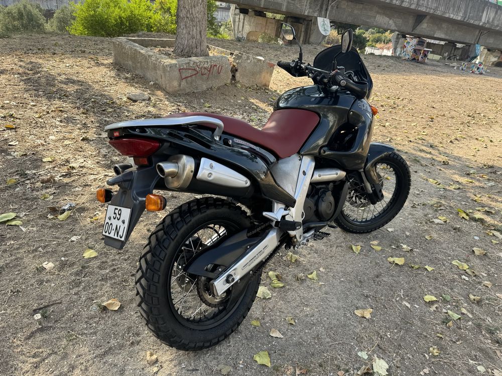 Mota aprilia 650cc  com 9500 km