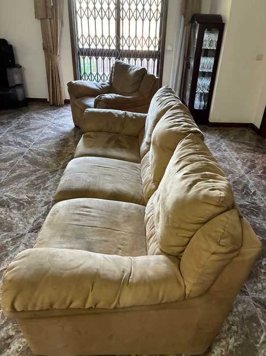 Sofá beje em bom estado