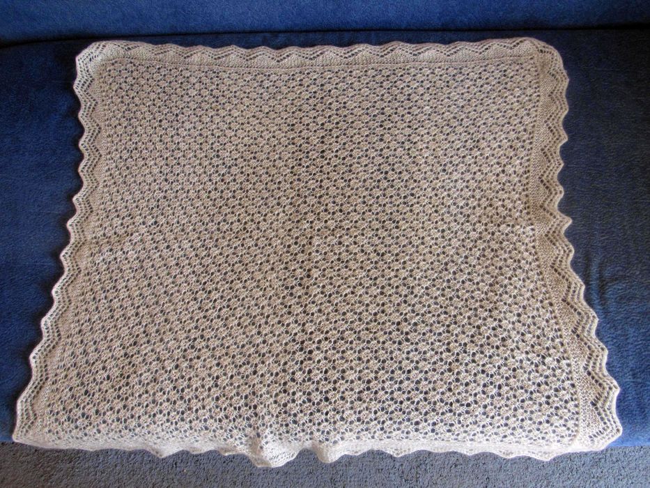 Платок пуховый вязаный