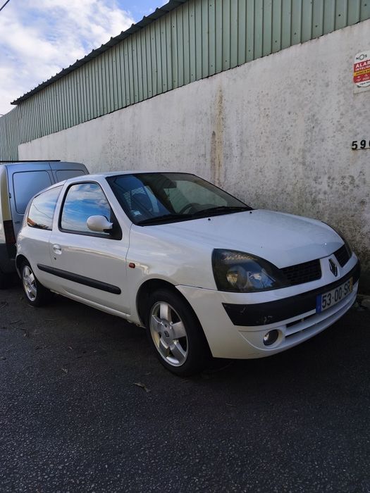 Renault Clio DCi 1.5 avariado