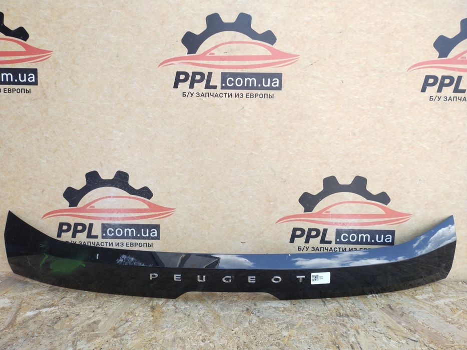 Peugeot 208 19- Накладка спойлер крышки багажника молдинг 9826944480