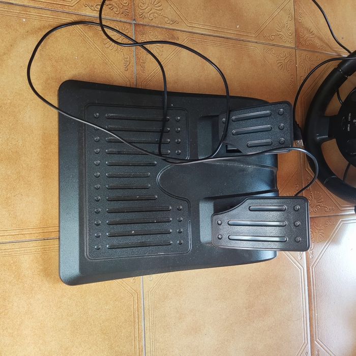 Pedais + volante da trust GTX