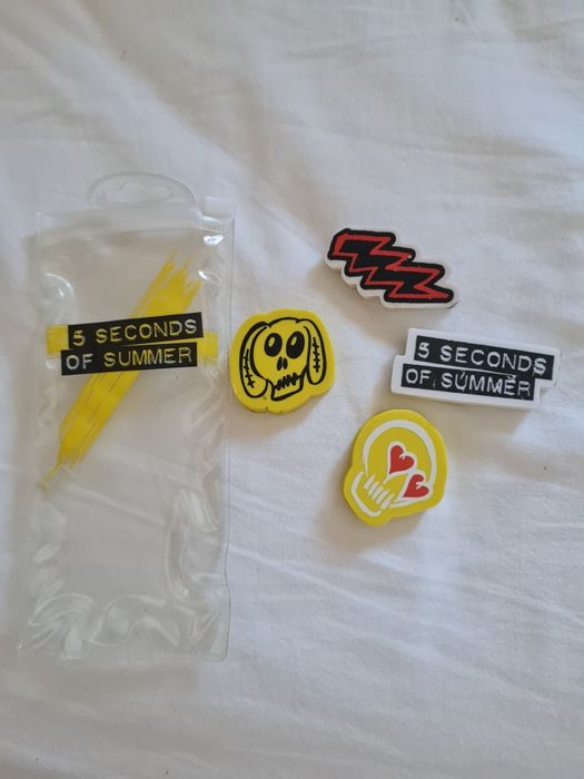 Acessórios dos 5 Seconds of Summer