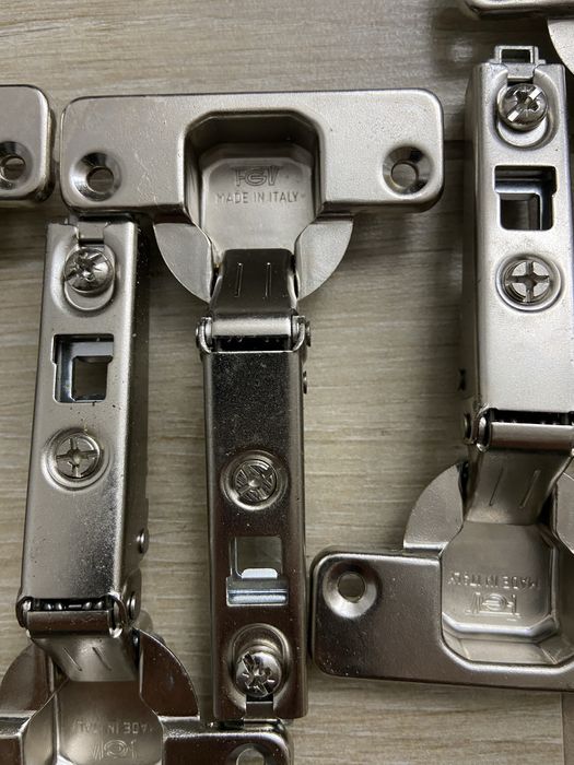 Zawiasy meblowe Blum / FGV