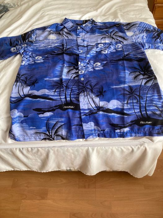 Bermuda, camisa havaiana e social