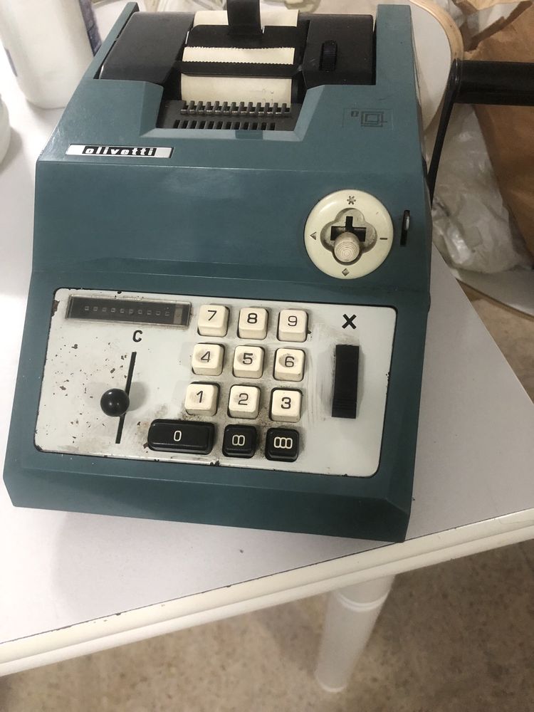 Maquina calculadora antiga