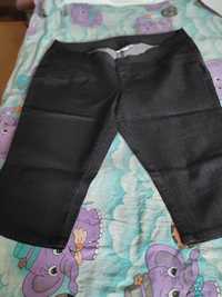 Жіночі джинсові бриджі чорного кольору