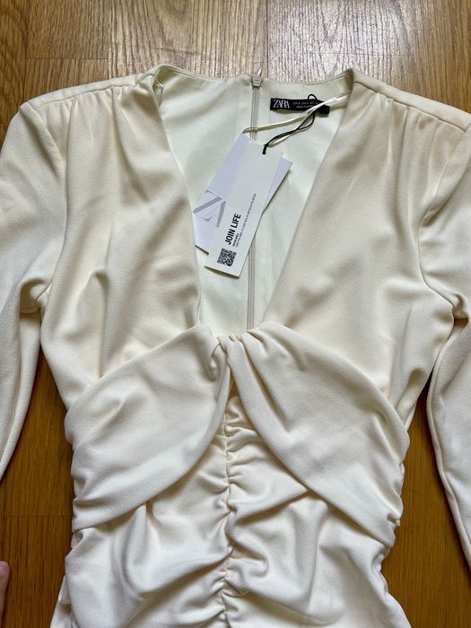 Vestido Justo Drapeado Zara