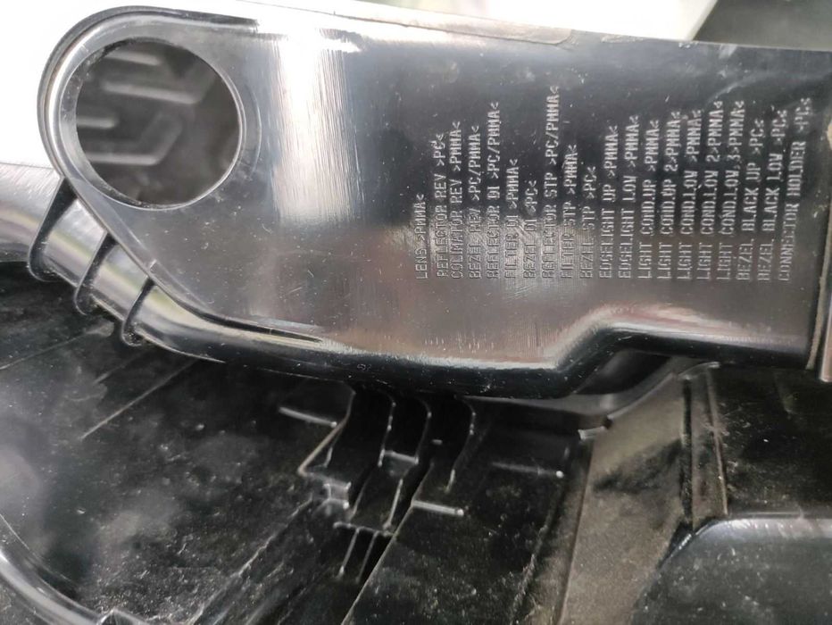 Фонарь правый задний Volvo XC60 Вольво ХС60 2018 б/у из США