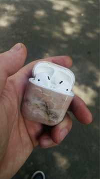 Продам наушники airpods A1523