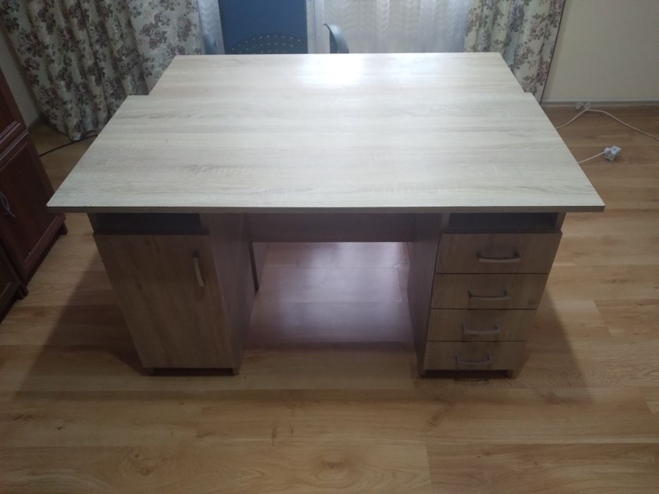 Biurka prawie nowe