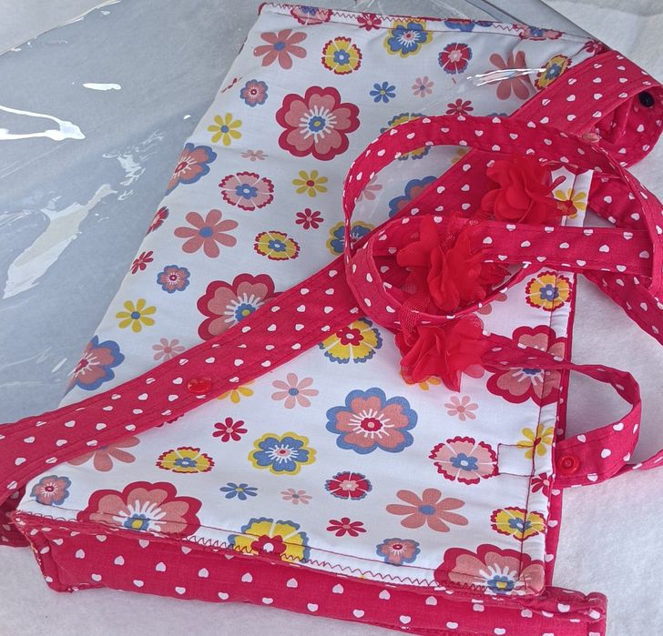 Sacola em tecido com capa exterior de plástico