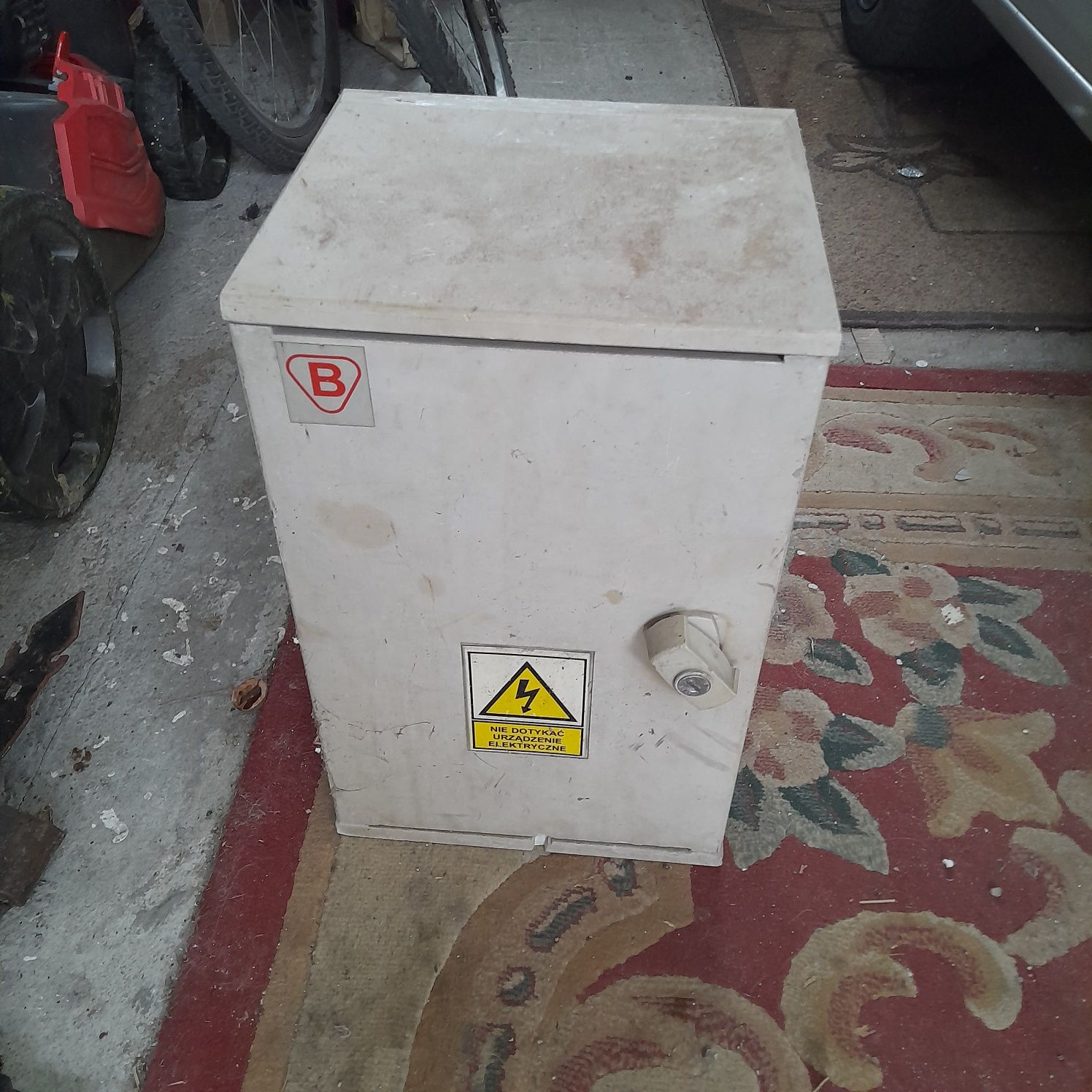 Sprzedam  skrzynkę  elektryczną