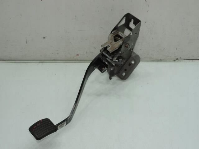 PEDAŁ SPRZĘGŁA KIA CARENS III 2.0 CRDI