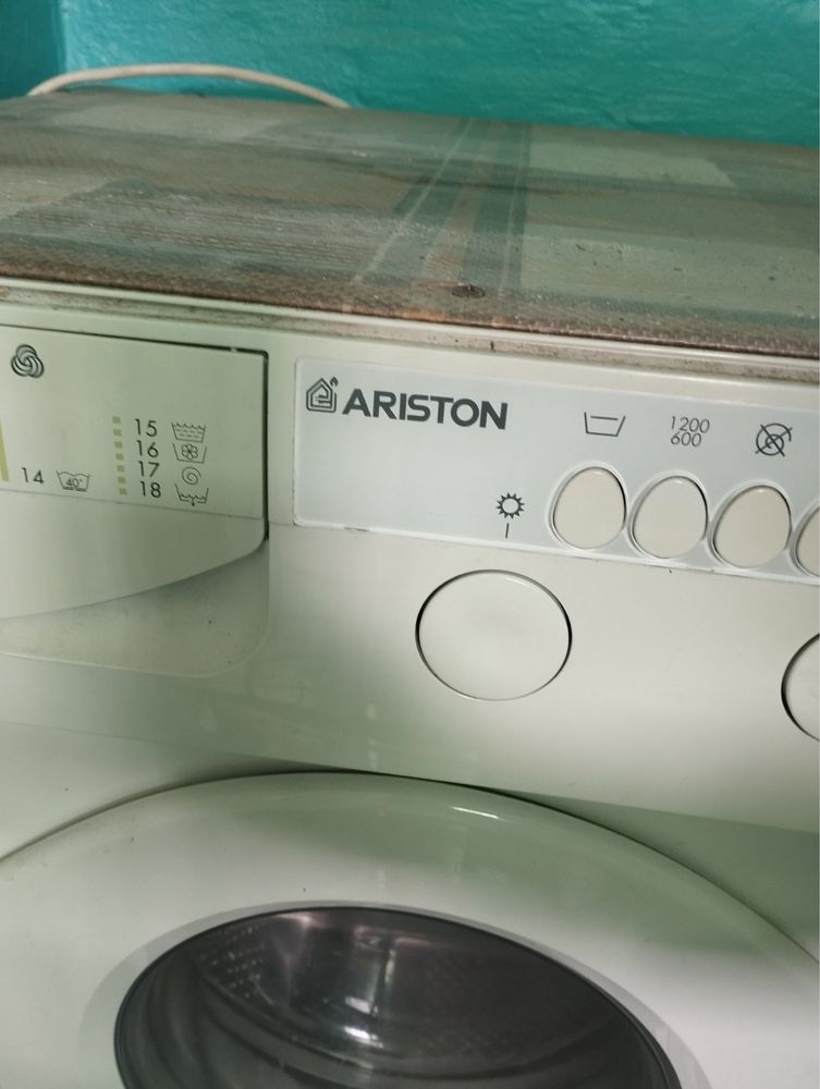 Пральна машина (вбудована) на запчастини Ariston Margherita CD12TX