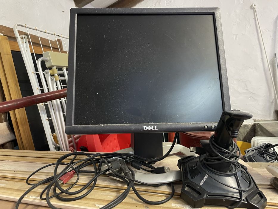 Monitor y joystick