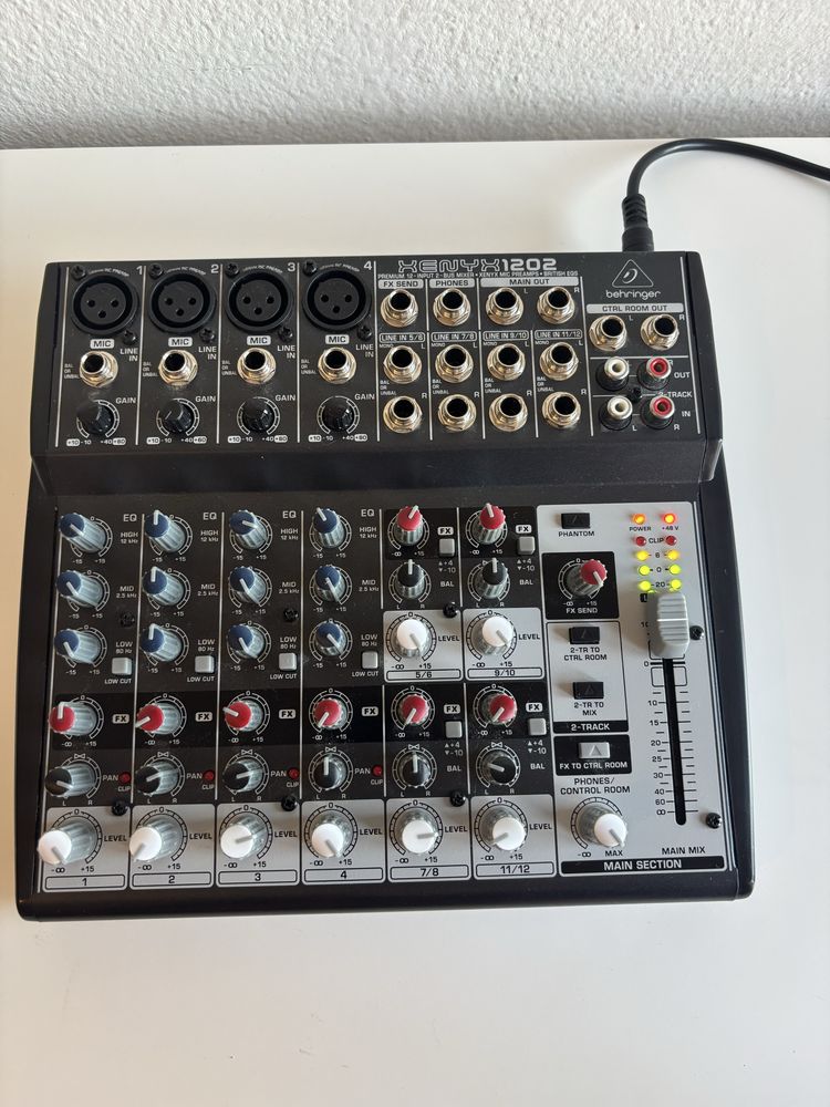 Mesa mistura Behringer XENYX 1202