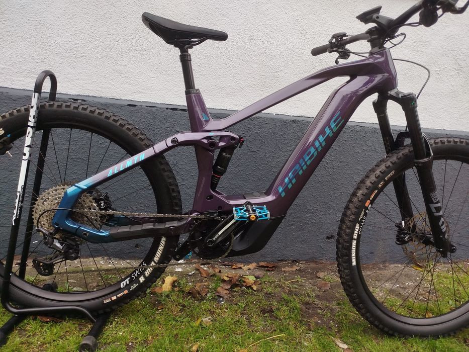 Tytuł 
Rower elektryczny Haibike Allmtn CF11