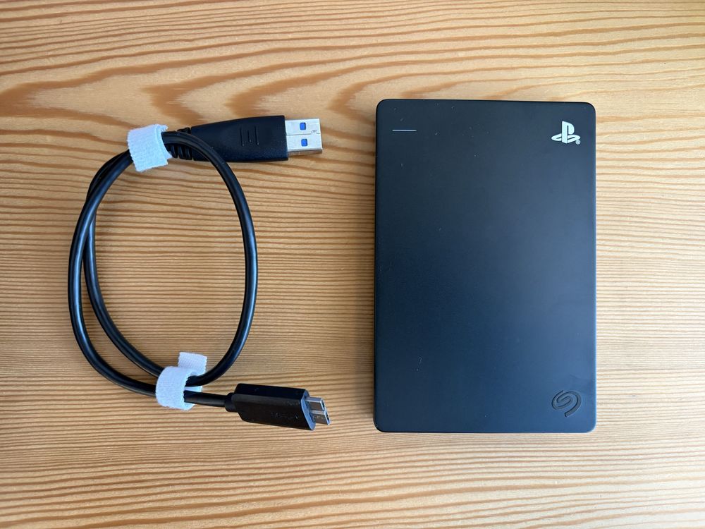 PS4 500 GB + 2 Tb HDD + 2 Comandos