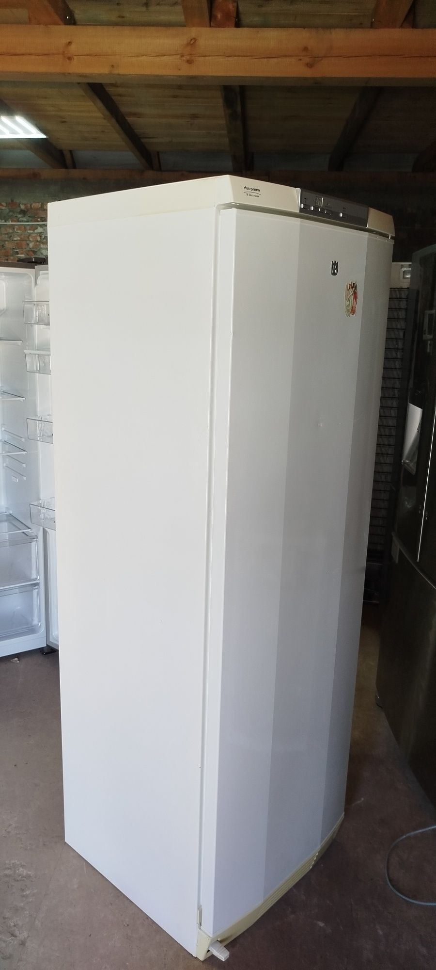 Холодильник суцільний холодильник 180
