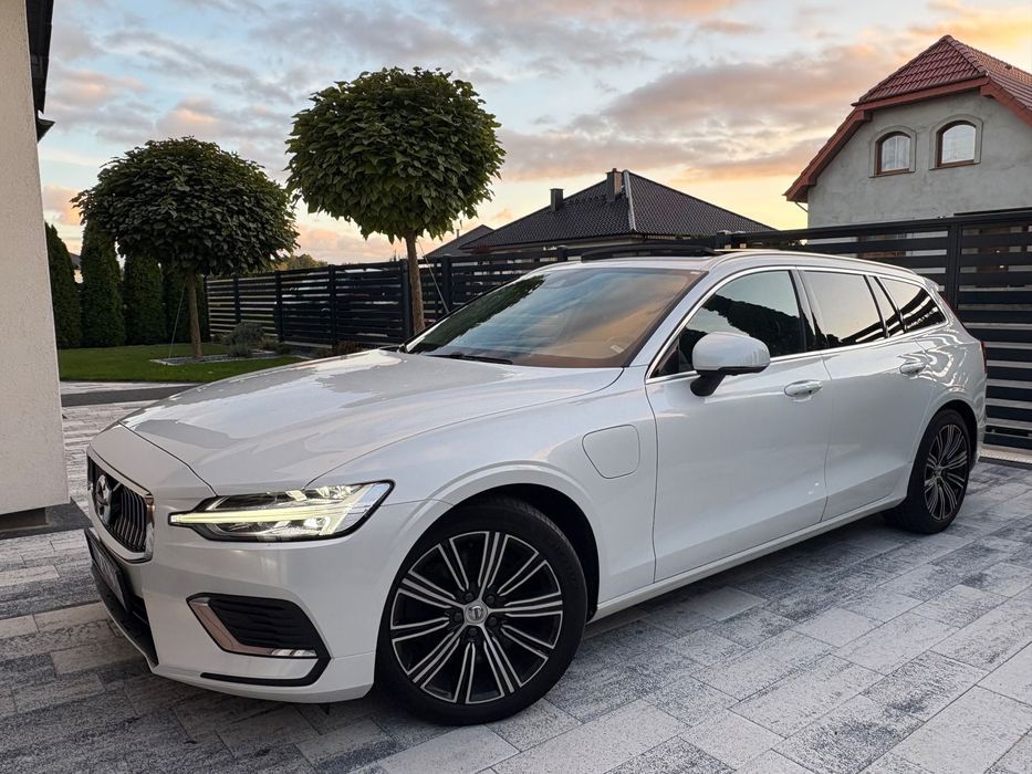 Volvo V60 Hybrid/Panorama/Kamery360/Serwis ASO/piekne auto z niemieckiego salonu