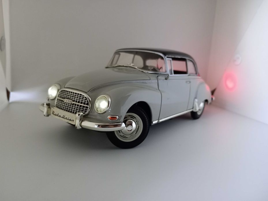 Auto Union 1000S Revell 1/18 (Z oświetleniem)
