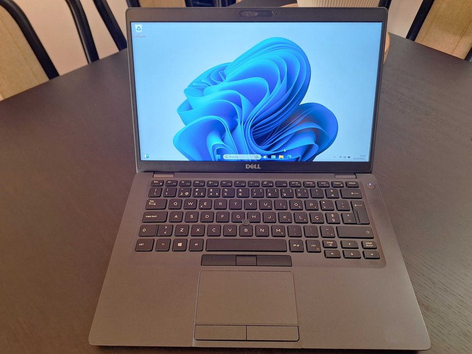 Dell Profissional CPU i5 a 4.1MHZ e 8Gª, ecrã IPS FHD, SSD rapidíssimo