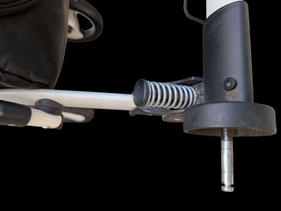 Rama / stelaż Camarelo New Carrera – sprawny mechanizm składania hamul