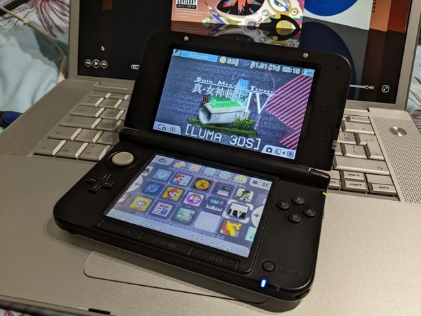 Nintendo 3DS XL limited 64gb + 32gb R4 LUMA