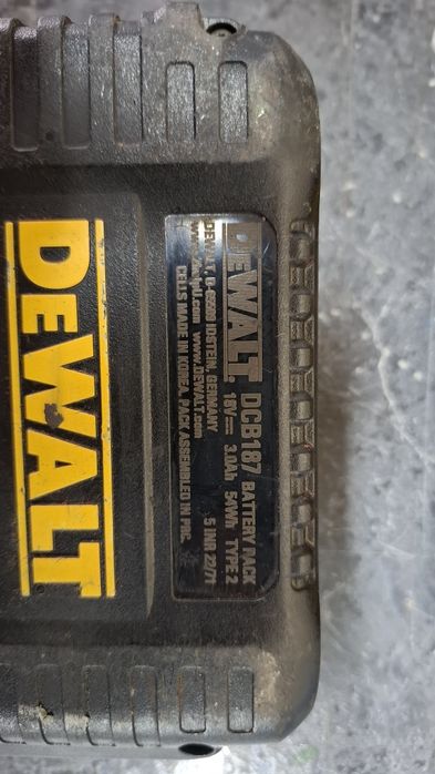 Акумулятор dewalt 3ah