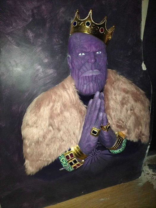 Скульптура с гипса кнауф Танос