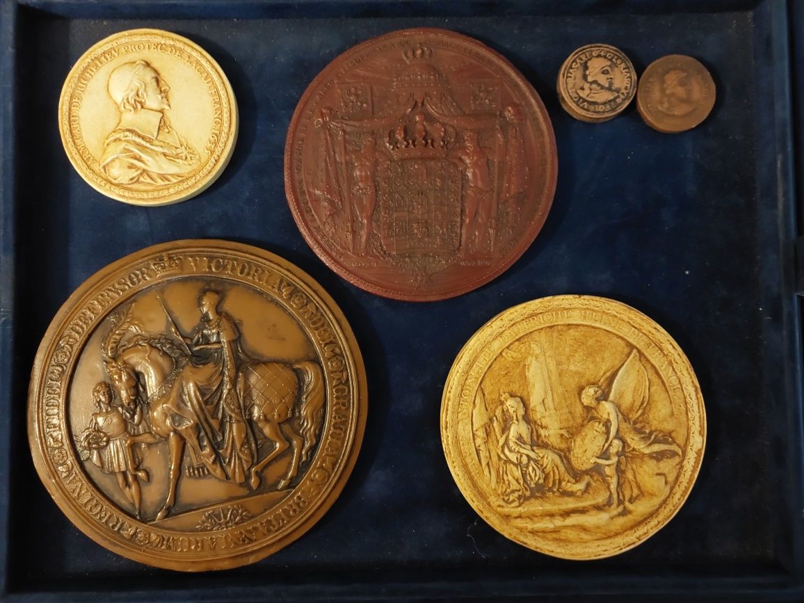 Coleção de réplicas de selos imperiais em resina