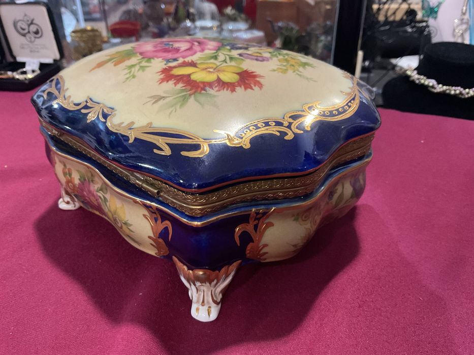 Cofre joias porcelana com pés pintura manual 17x14x9 cm