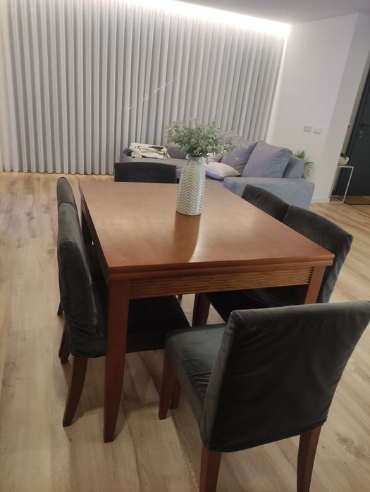 Mesa de jantar extensível e 6 cadeiras