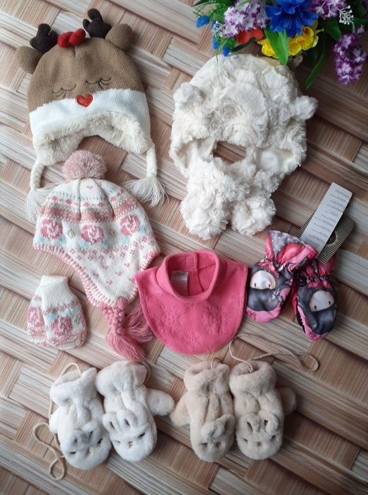 Нова шапка і хомут для дівчинки