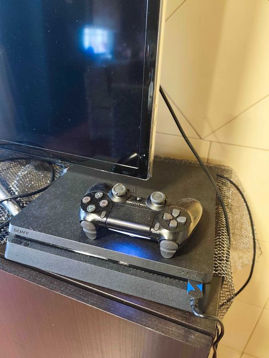 PlayStation 4 + comando