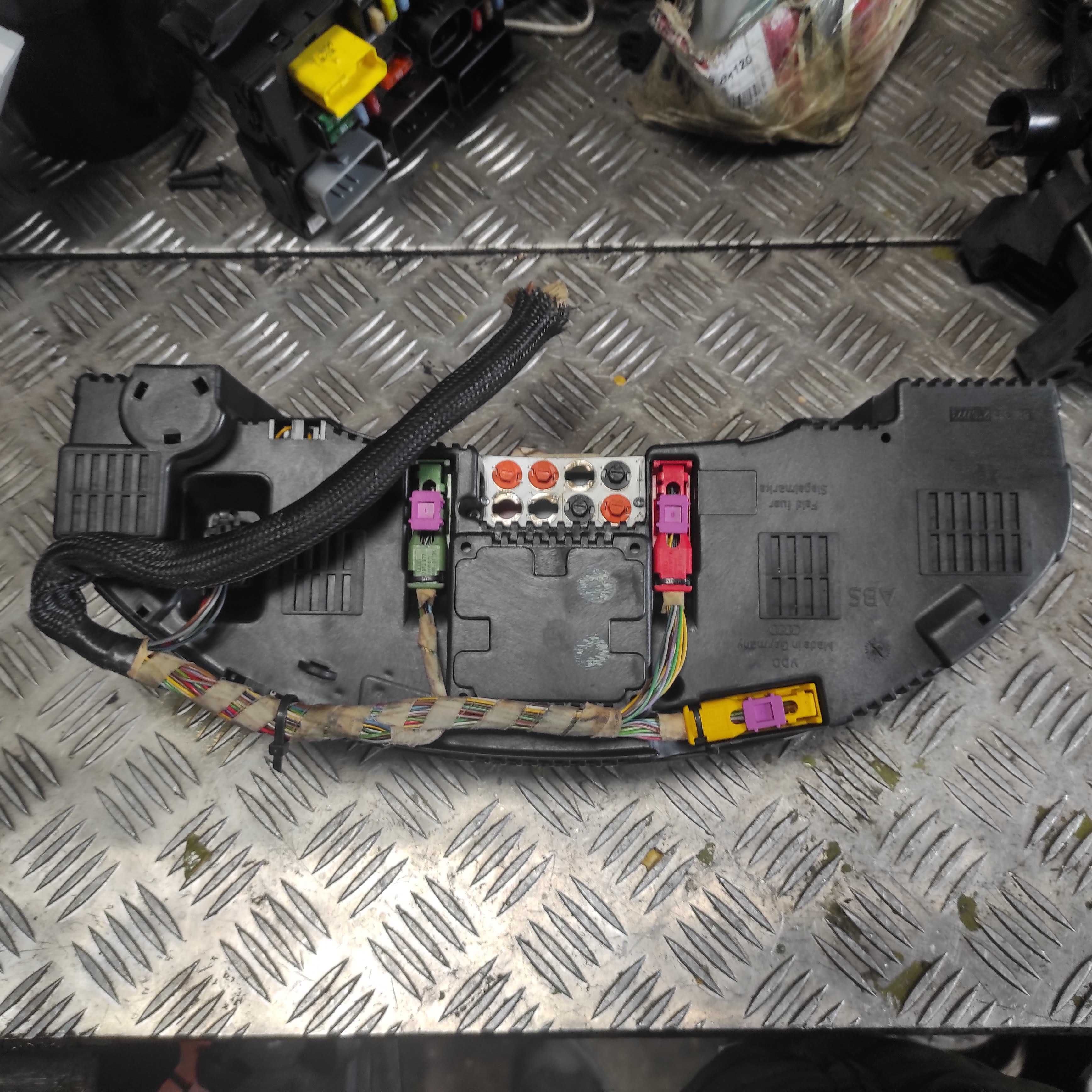 Licznik zegary Audi A8 D2 3,7 4D0,919,033F