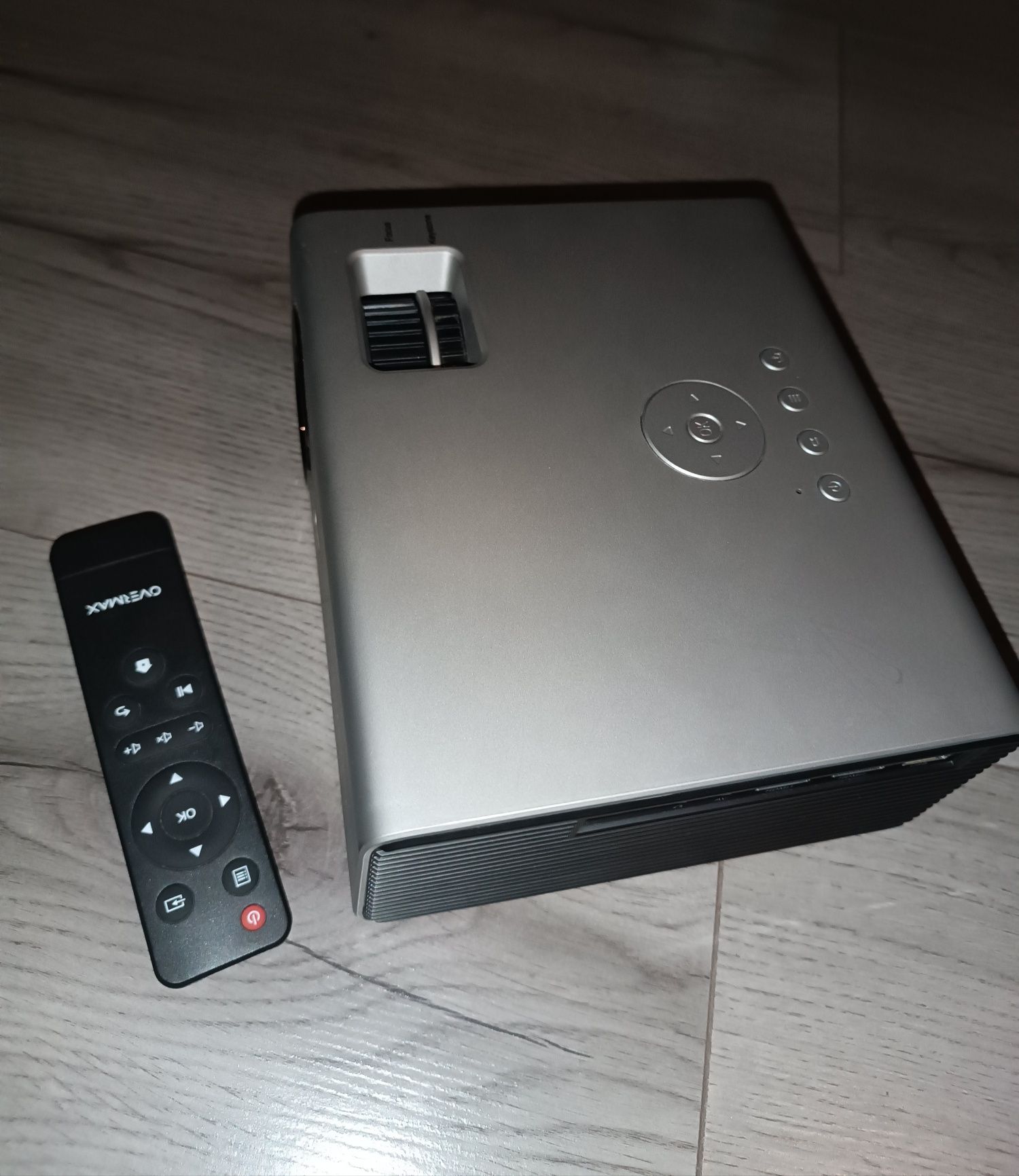 Projektor Overmax Multipic 3.5 + oryginalne kable i pilot
