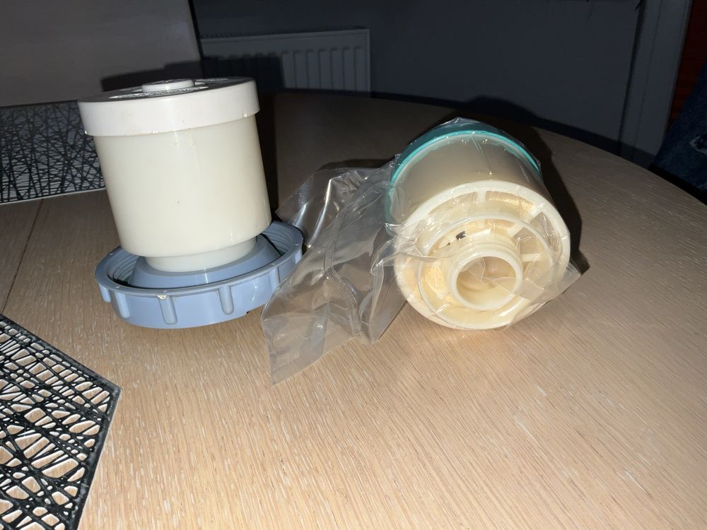 Boneco filtr zmiękczający wodę oraz pusty filtr z nakrętką