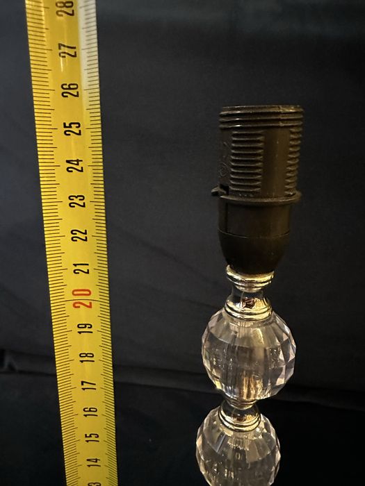 Lampka nocna bez klosza