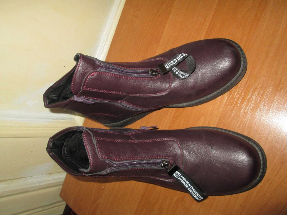 Аккуратненькие фирменные ботиночки натур кожа теплые мех р 40 нов