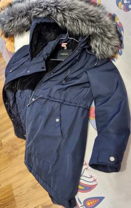 Granatowa zimowa kurtka z kapturem