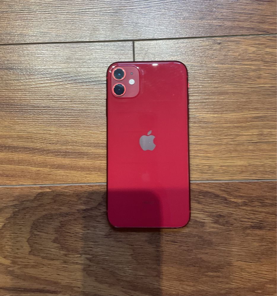 iPhone 11 (quase novo e inckui capas carregador e pelicula)