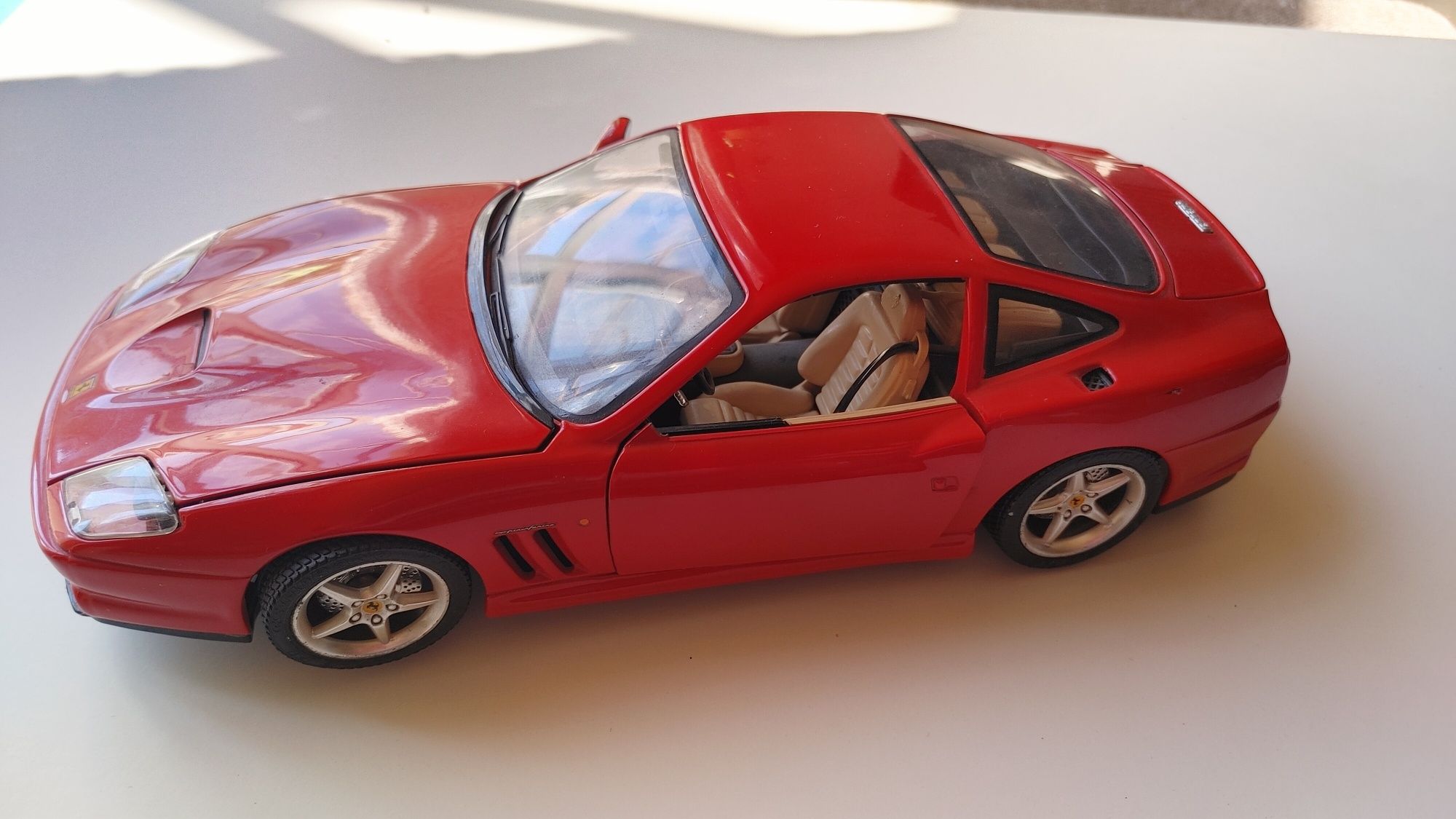 Piękne Ferrari 1:18 Bburago