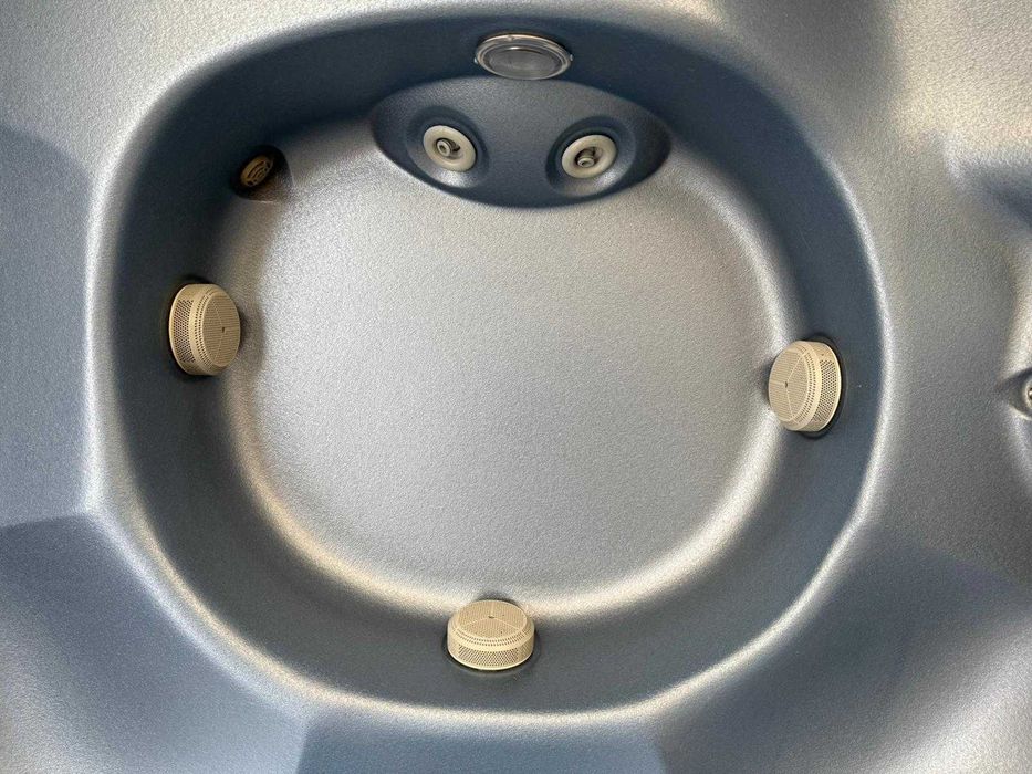 Używana wanna z hydromasażem 5 osobowa