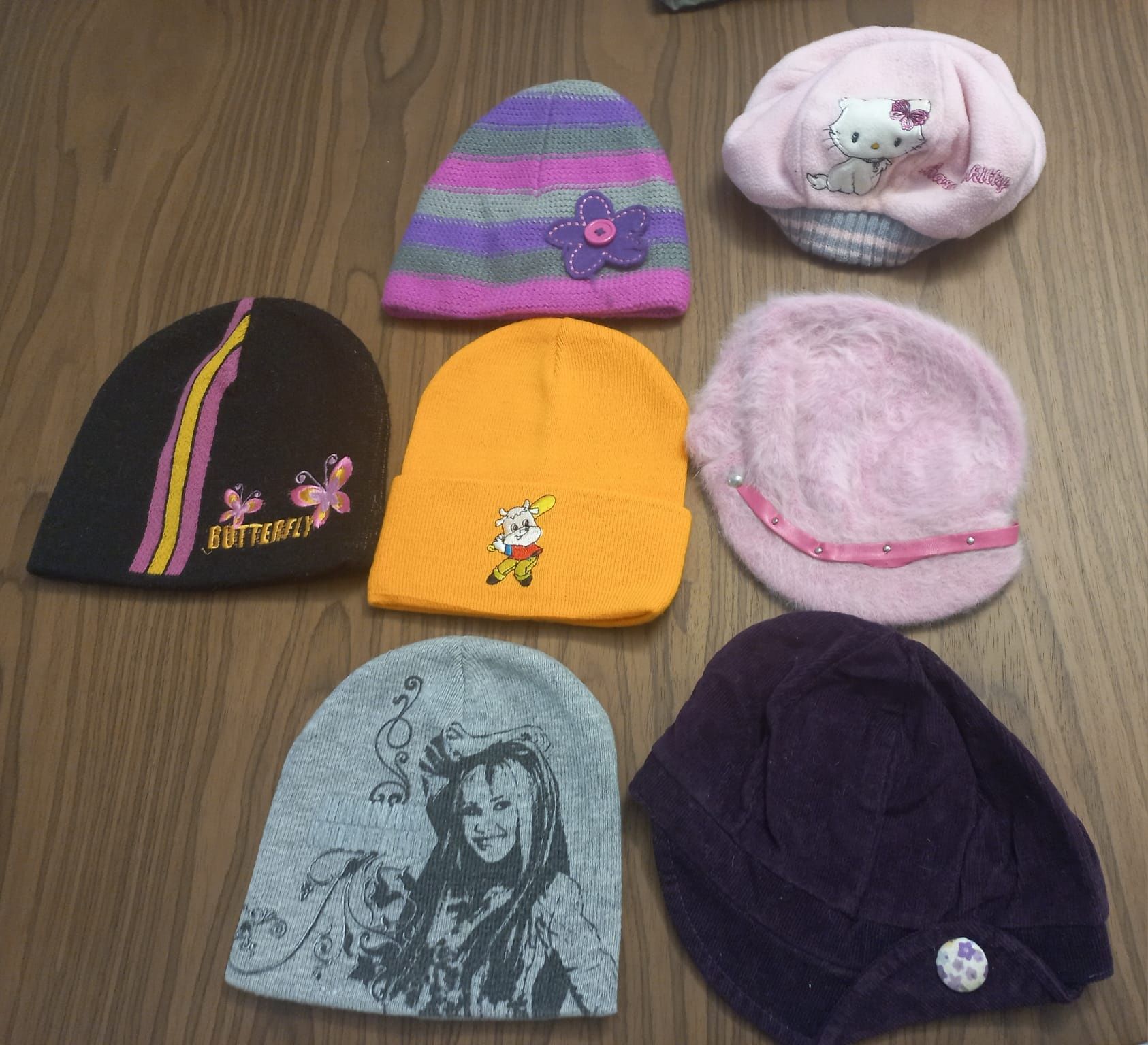 7 gorros para menina por 5€