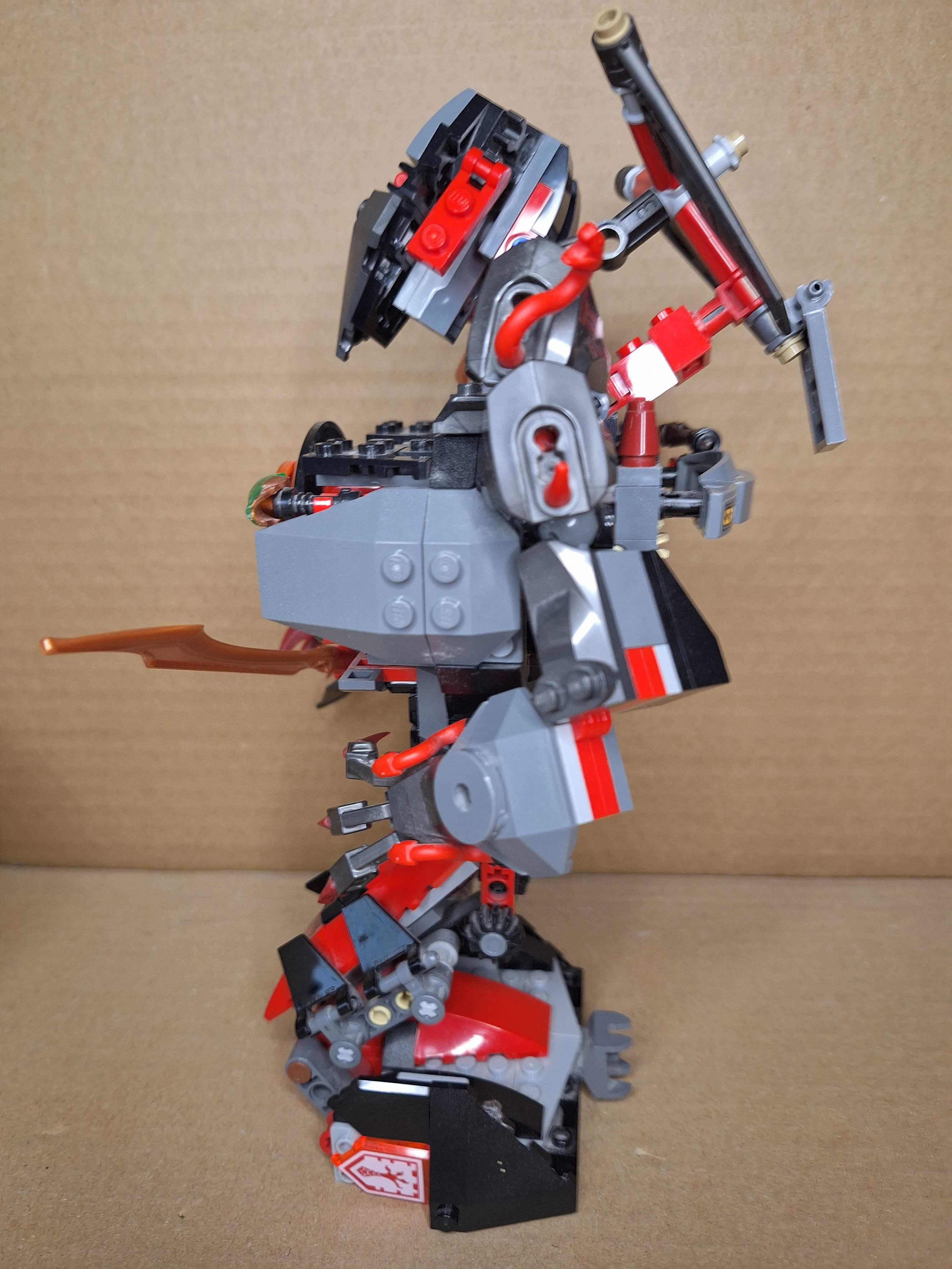 Główna budowla lego z zestawu 70626 Dawn of Iron Doom