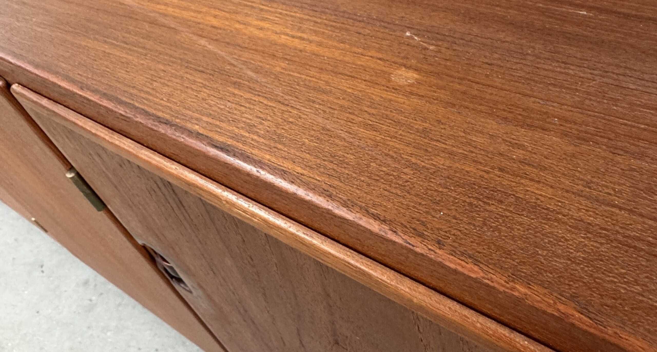 Oryginalny sideboard projektu Harry’ego Ostergaarda