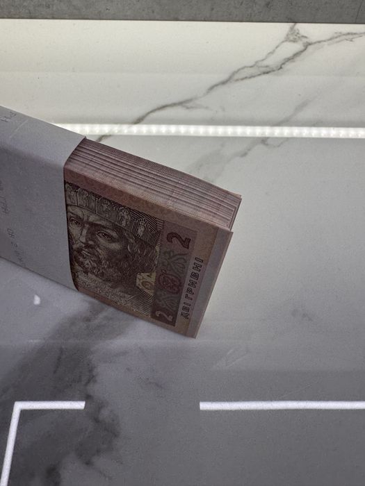 2 гривня 2013 року корінець 100 банкнот